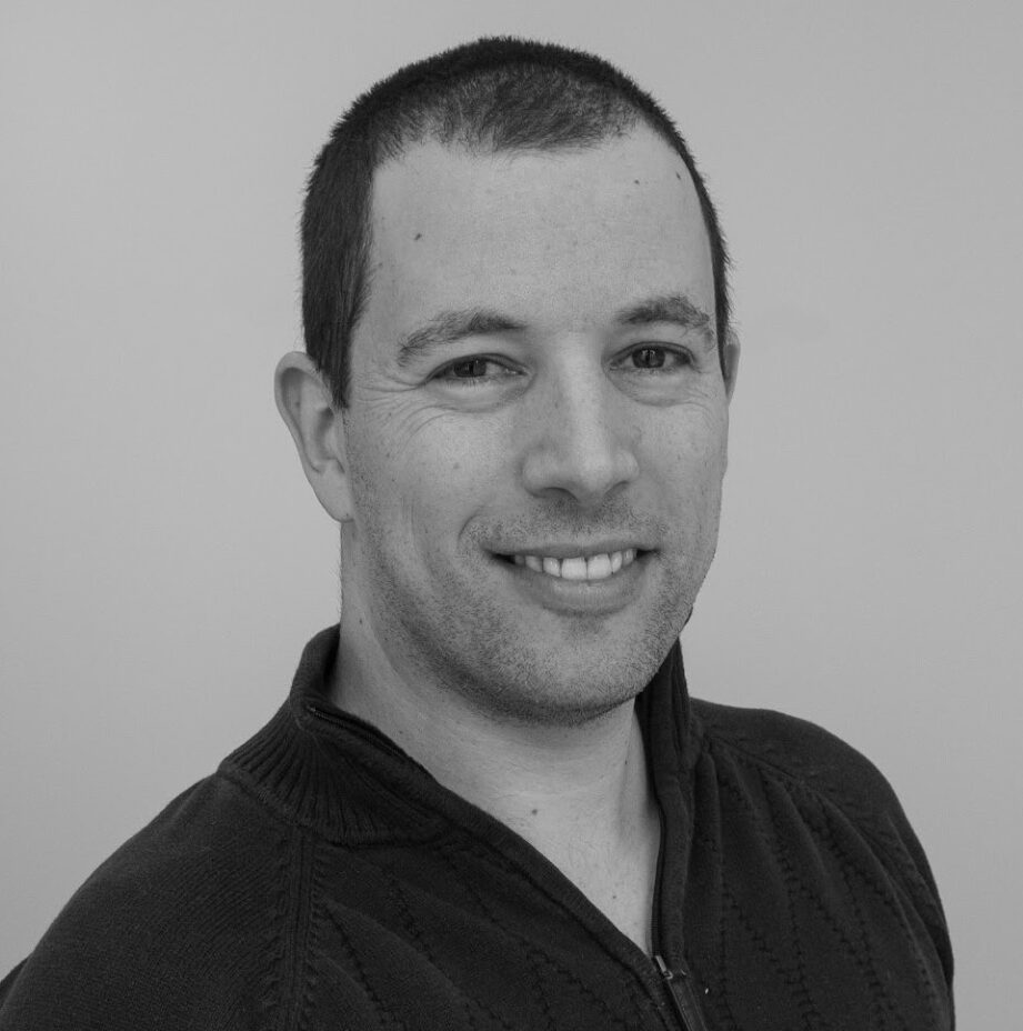 headshot image of Moshe Mikanovsky